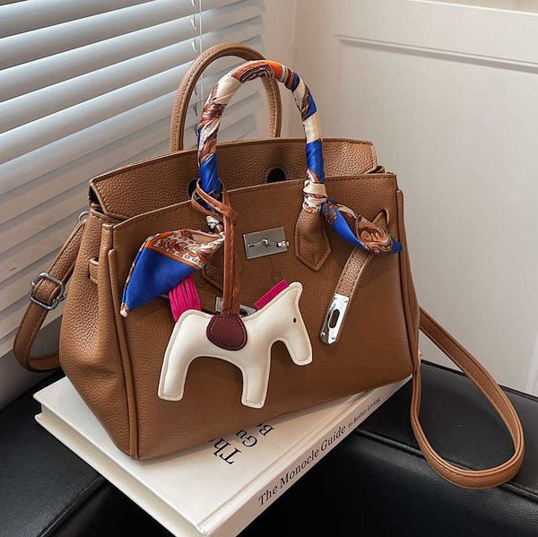 store clearance promotion handbag online export french texture bag 2023 autumn new simple atmosphere msenger
store clearance promotion handbag online export french texture bag 2023 autumn new simple atmosphere msenger