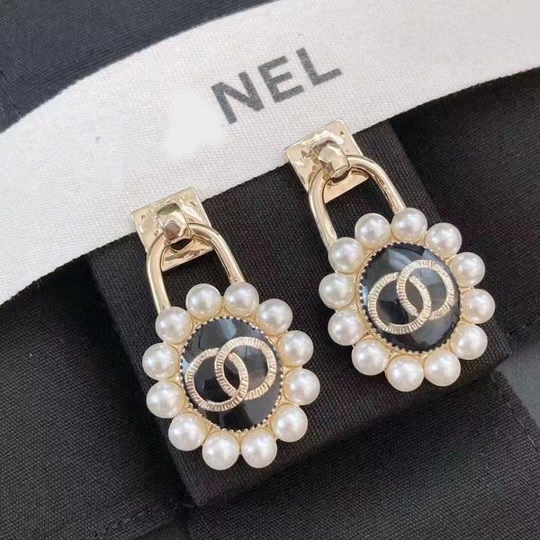 2021 new pearl black enamel c letter charm earrings ladies wedding gifts engagement jewelry, Golden
2021 new pearl black enamel c letter charm earrings ladies wedding gifts engagement jewelry, Golden