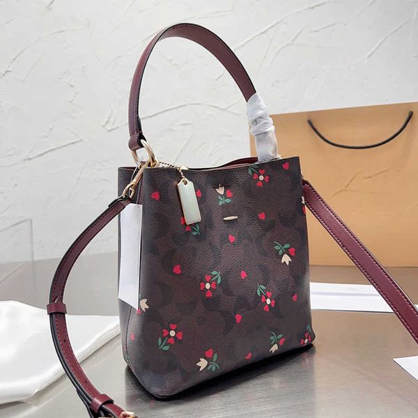 buckets bag luxury handbag designer bags women shoulder bag fashion beach the bucket lady crossbody purse 230206
buckets bag luxury handbag designer bags women shoulder bag fashion beach the bucket lady crossbody purse 230206