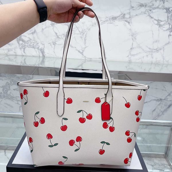 totes bag leather bags luxurys designers tote bags fashion large shoulder women cute cherry shopping handbags messenger purse 230206
totes bag leather bags luxurys designers tote bags fashion large shoulder women cute cherry shopping handbags messenger purse 230206