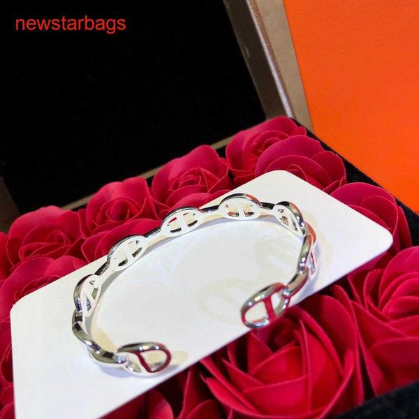 herme designer bracelets online store v gold material pig nose bracelet with smooth cut out and versatile opening style for lovers h family, Golden;silver
herme designer bracelets online store v gold material pig nose bracelet with smooth cut out and versatile opening style for lovers h family, Golden;silver