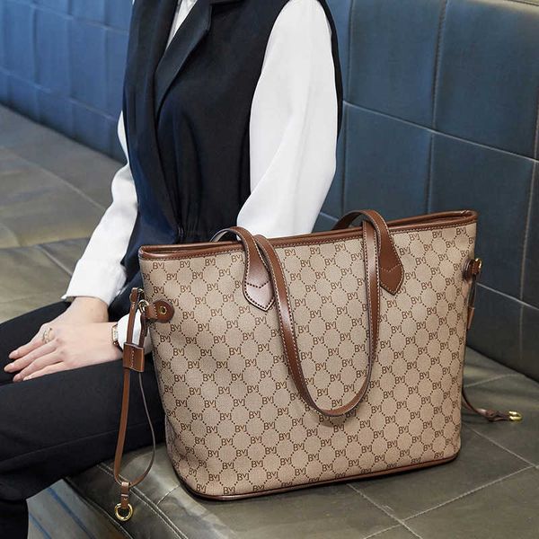 tote bag women's large capacity handbag autumn and winter new luxury single shoulder large bag leisure vegetable basket children's
tote bag women's large capacity handbag autumn and winter new luxury single shoulder large bag leisure vegetable basket children's
