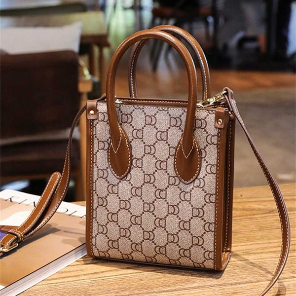 designer handbag store 60% off new autumn and winter the same classic tote single-room cross-body women's bag
designer handbag store 60% off new autumn and winter the same classic tote single-room cross-body women's bag