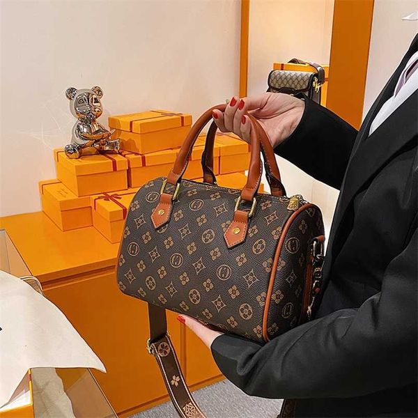 2023 bags clearance outlets portable new fashion large capacity pillow female portable bag
2023 bags clearance outlets portable new fashion large capacity pillow female portable bag