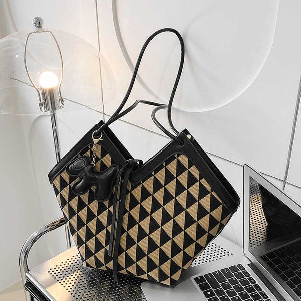 flag plate grid large capacity tote bag for women new style vegetable basket underarm bag single-shoulder cross-body commuter bag
flag plate grid large capacity tote bag for women new style vegetable basket underarm bag single-shoulder cross-body commuter bag