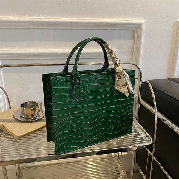 crocodile pattern new fashion bag single shoulder diagonal span portable simple western-style women's bag portable small square bag
crocodile pattern new fashion bag single shoulder diagonal span portable simple western-style women's bag portable small square bag
