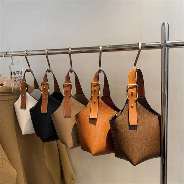designer handbag store 60% off bag female korean version new women's fashion leisure portable bucket popular red messenger bag
designer handbag store 60% off bag female korean version new women's fashion leisure portable bucket popular red messenger bag