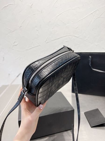 shopping bag classic alligator pattern small square bag designer bag one-shoulder cross-arm handle daily travel trend fashion matching
shopping bag classic alligator pattern small square bag designer bag one-shoulder cross-arm handle daily travel trend fashion matching
