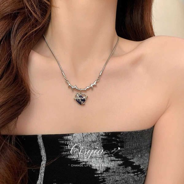 pendant new trend punk gothic thorns love heart for women metal chains choker necklaces party jewelry gift hallowen wholesale 0206, Silver
pendant new trend punk gothic thorns love heart for women metal chains choker necklaces party jewelry gift hallowen wholesale 0206, Silver