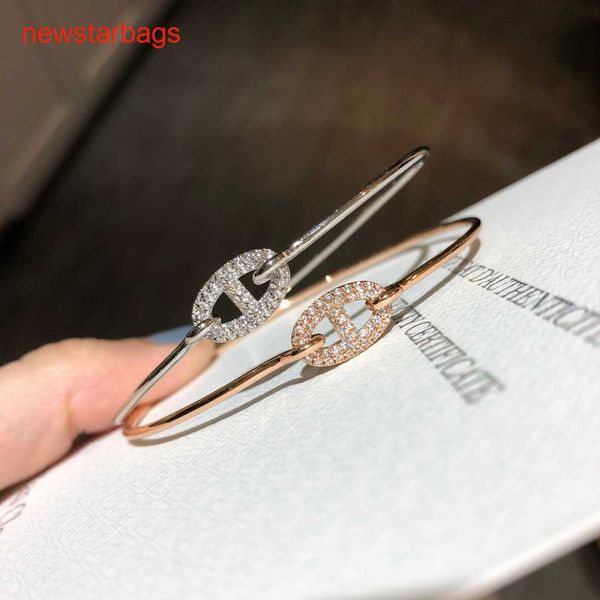 herme designer bracelets online store v gold pig nose full diamond bracelet hand set with diamond 18k rose gold h family simple small bracel, Golden;silver
herme designer bracelets online store v gold pig nose full diamond bracelet hand set with diamond 18k rose gold h family simple small bracel, Golden;silver