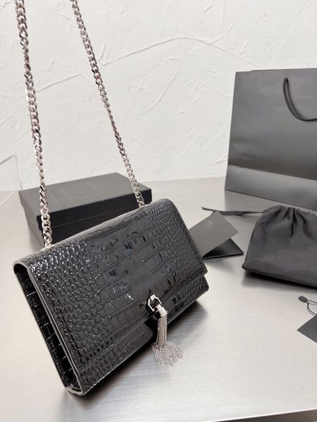 summer fashion women bag designer bag shoulder cross-body clutch wallet gold and silver chain tassel decoration shopping bag 5a quality
summer fashion women bag designer bag shoulder cross-body clutch wallet gold and silver chain tassel decoration shopping bag 5a quality