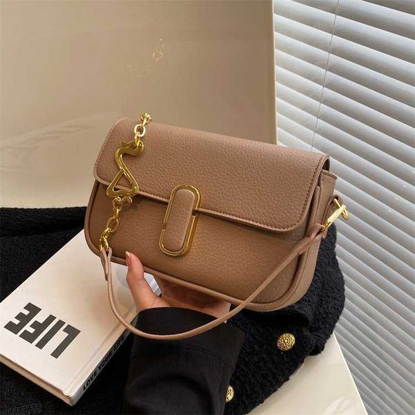 style single-shoulder bag for women in early spring 2023 new simple and pure color light luxury texture single-shoulder messenger
style single-shoulder bag for women in early spring 2023 new simple and pure color light luxury texture single-shoulder messenger