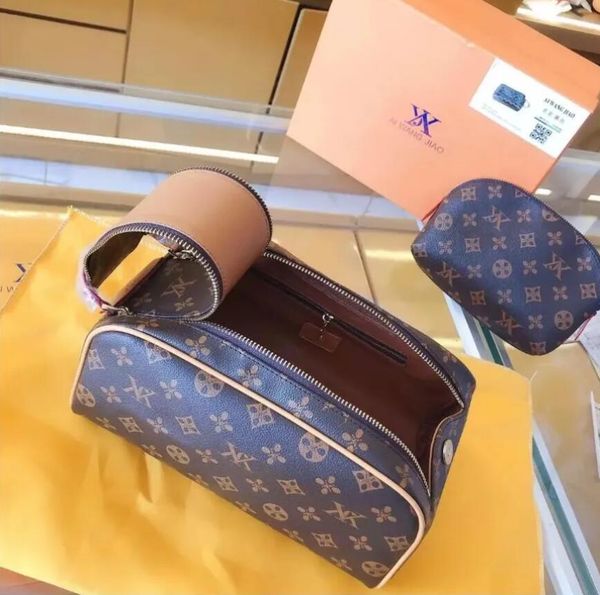 3 colors brown flower women cosmetic bag large capacity travelling famous designer classical men toiletry bags make up wash toilet
3 colors brown flower women cosmetic bag large capacity travelling famous designer classical men toiletry bags make up wash toilet