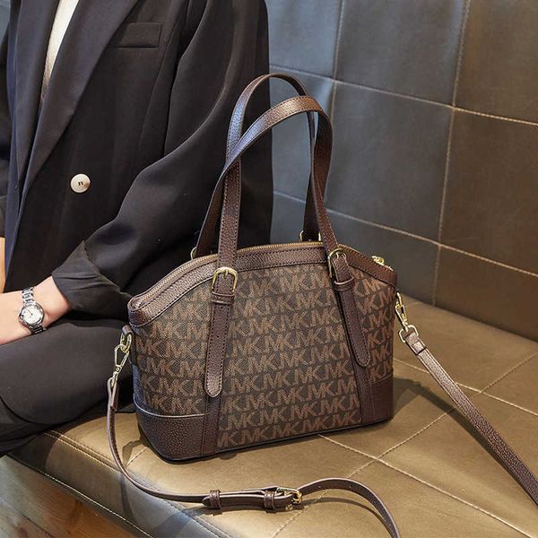 women's bag spring and summer new versatile fashion tote bag advanced sense single shoulder bag large capacity portable messenger bag
women's bag spring and summer new versatile fashion tote bag advanced sense single shoulder bag large capacity portable messenger bag