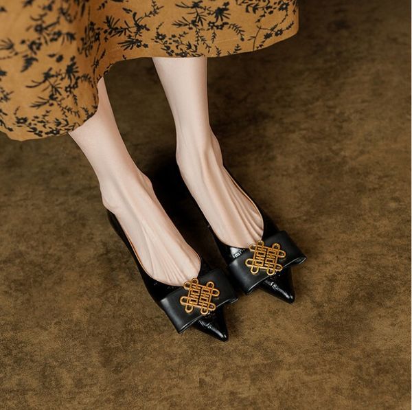 white black bow tie flats gold metal buckle muller shoes women driving boats fashion lady flats
white black bow tie flats gold metal buckle muller shoes women driving boats fashion lady flats