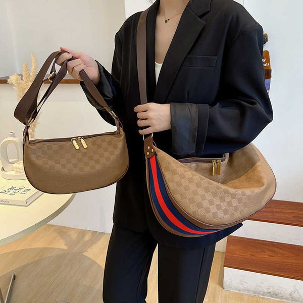 new classic printed handbag fashion versatile shoulder bag large capacity shopping bag color contrast tote bag trend
new classic printed handbag fashion versatile shoulder bag large capacity shopping bag color contrast tote bag trend