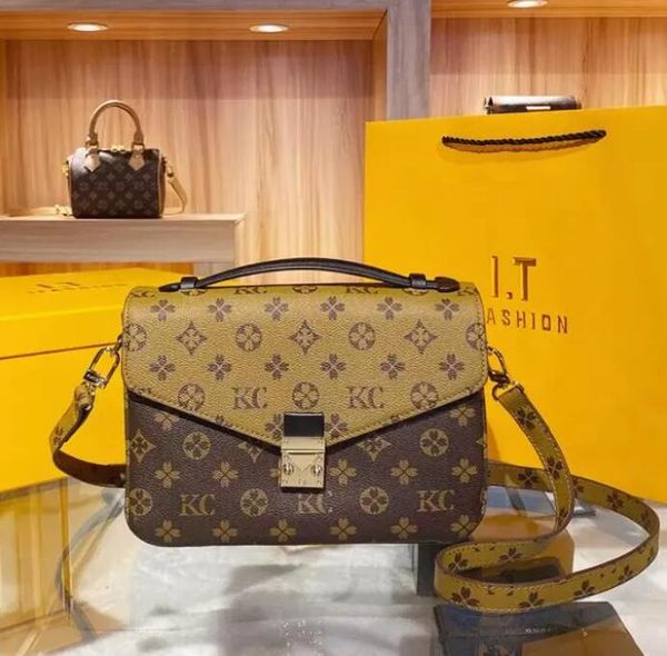 2022 new orignal real genuine leather lady messenger bag fashion satchel shoulder bag handbag presbyopic mini package mobile phonen purse 69
2022 new orignal real genuine leather lady messenger bag fashion satchel shoulder bag handbag presbyopic mini package mobile phonen purse 69