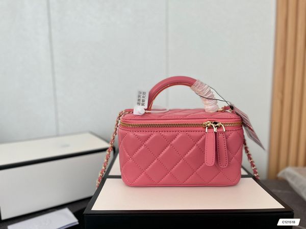 classic makeup bag bucket bag metal handle large capacity storage quality super good durable
classic makeup bag bucket bag metal handle large capacity storage quality super good durable