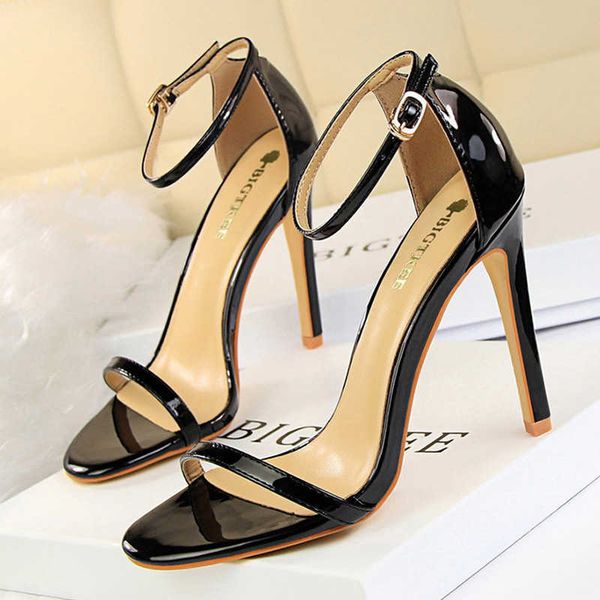 dress shoes bigtree shoes super high heels 11cm women shoes patent leather woman pumps women heels stiletto open toe ladies shoes 2021 g2302, Black
dress shoes bigtree shoes super high heels 11cm women shoes patent leather woman pumps women heels stiletto open toe ladies shoes 2021 g2302, Black
