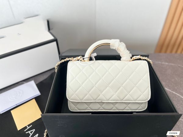 classic gold ball bag sheepskin chain bag gold coin bag women's luxury bag metal handle quality is super good
classic gold ball bag sheepskin chain bag gold coin bag women's luxury bag metal handle quality is super good