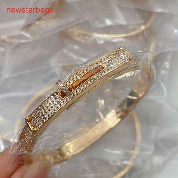 herme designer bracelets online store v gold plated midi button full diamond bracelet k rotating 18k rose inlaid opening, Golden;silver
herme designer bracelets online store v gold plated midi button full diamond bracelet k rotating 18k rose inlaid opening, Golden;silver