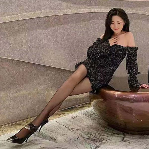 slotted square patent leather high-heeled single shoes brand 2023 new women's iron head black thin high-heeled temperament french sanda
slotted square patent leather high-heeled single shoes brand 2023 new women's iron head black thin high-heeled temperament french sanda