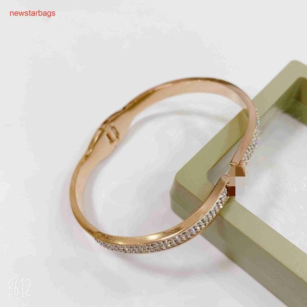 herme designer bracelets online store 2022 simple bracelet new letter with diamond style fashion versatile women's geome 17nh, Golden;silver
herme designer bracelets online store 2022 simple bracelet new letter with diamond style fashion versatile women's geome 17nh, Golden;silver