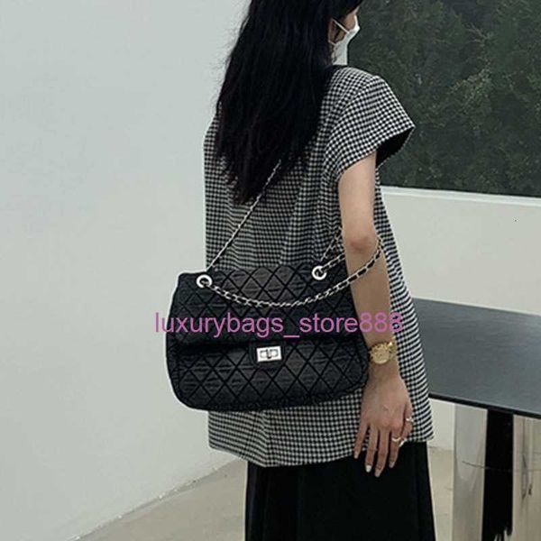 store bags are sold y small xiangfeng embroidered large-capacity for women 2023 new chain shoulder
store bags are sold y small xiangfeng embroidered large-capacity for women 2023 new chain shoulder