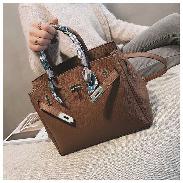 2023 bags clearance outlets women new fashion pattern women's handbag single shoulder messenger bag
2023 bags clearance outlets women new fashion pattern women's handbag single shoulder messenger bag