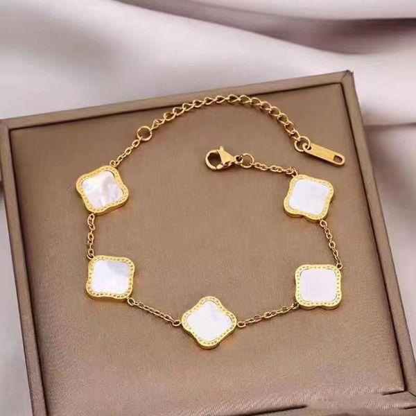 clover bracelet designer four leaf clover charm bracelet fashion vintage luxury wedding jewellery gift 2023, Golden;silver
clover bracelet designer four leaf clover charm bracelet fashion vintage luxury wedding jewellery gift 2023, Golden;silver