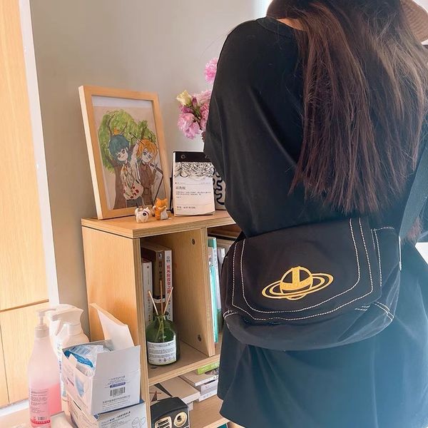 2023 new small saturn bag retro messenger bag casual versatile medieval messenger canvas bag
2023 new small saturn bag retro messenger bag casual versatile medieval messenger canvas bag