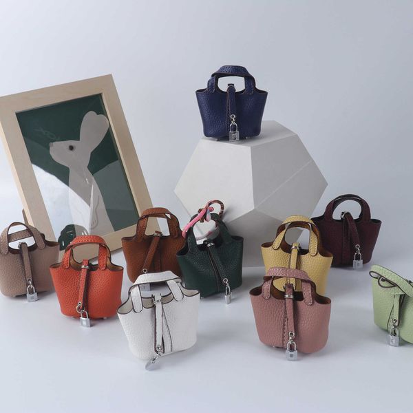 designer herme bags for women mini vegetable basket women's 2023 new creative bucket headset fashion pendant
designer herme bags for women mini vegetable basket women's 2023 new creative bucket headset fashion pendant