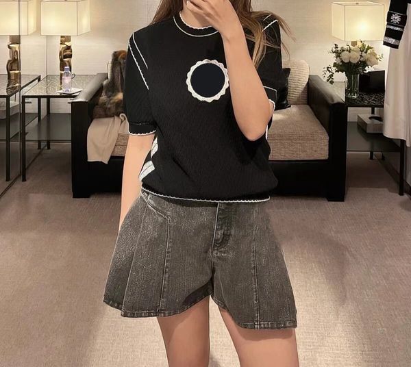 2023 women's sweaters alphabet logo embroidery sequin knitted sweater 80%wool, White;black
2023 women's sweaters alphabet logo embroidery sequin knitted sweater 80%wool, White;black