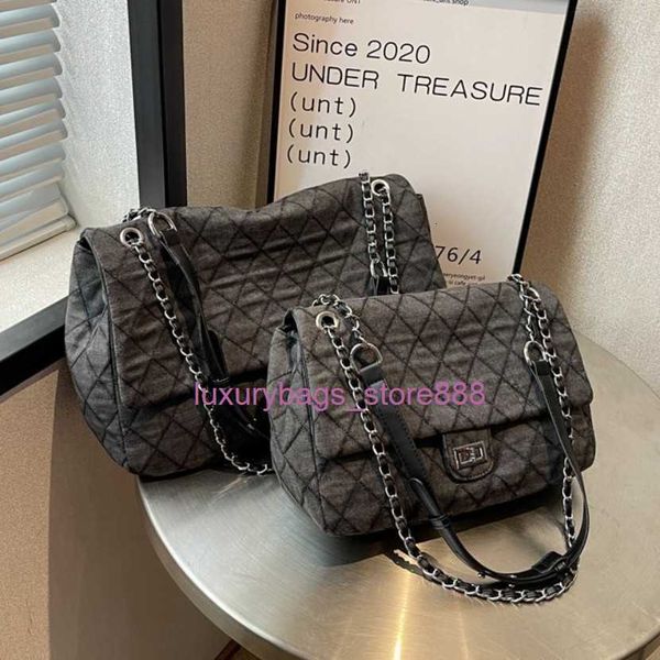 store bags are sold y new fashion rhombus chain leisure simple large capacity one shoulder gradient tote canvas underarm
store bags are sold y new fashion rhombus chain leisure simple large capacity one shoulder gradient tote canvas underarm