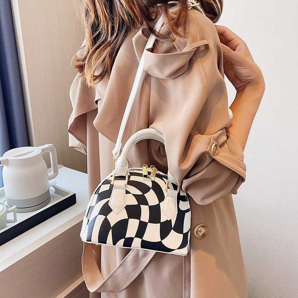 messenger bags colorful cross-body shell shape fashion portable cosmetic autumn and winter new pu single-shoulder women's bag
messenger bags colorful cross-body shell shape fashion portable cosmetic autumn and winter new pu single-shoulder women's bag