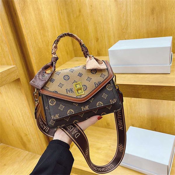 designer handbag store 60% off female autumn and winter new fashion printing shoulder popular design small square crossbody bag
designer handbag store 60% off female autumn and winter new fashion printing shoulder popular design small square crossbody bag