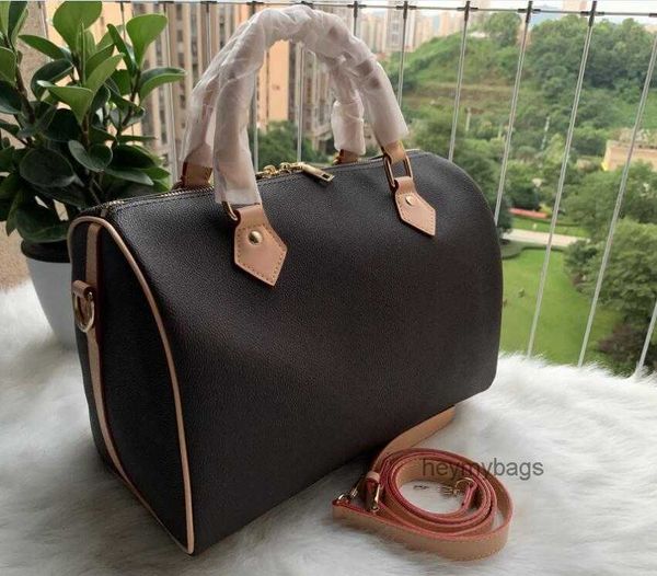 women messenger travel bag classic style fashion bags shoulder bags lady totes handbags 30 cm with key lock 112xcd wuxi
women messenger travel bag classic style fashion bags shoulder bags lady totes handbags 30 cm with key lock 112xcd wuxi