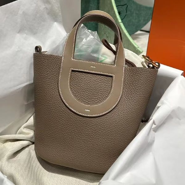 real leather shoulder totes fashion bags famous brand designer quality vegetable basket large capacity lady portable bucket bag 2023 new 230
real leather shoulder totes fashion bags famous brand designer quality vegetable basket large capacity lady portable bucket bag 2023 new 230