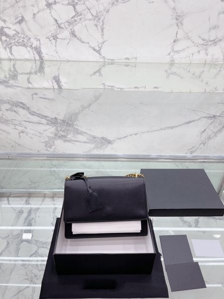 women designer bag luxury classic fashion small square bag one shoulder carrying messenger chain calf leather various colors can be selected
women designer bag luxury classic fashion small square bag one shoulder carrying messenger chain calf leather various colors can be selected