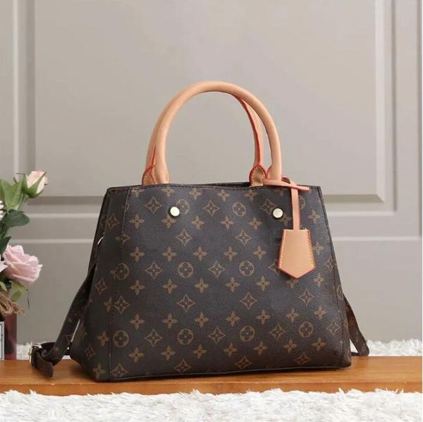 2023 shoulder bags designer luxury satchel handbag leather strim handles with shoulder strap crossbody bag
2023 shoulder bags designer luxury satchel handbag leather strim handles with shoulder strap crossbody bag