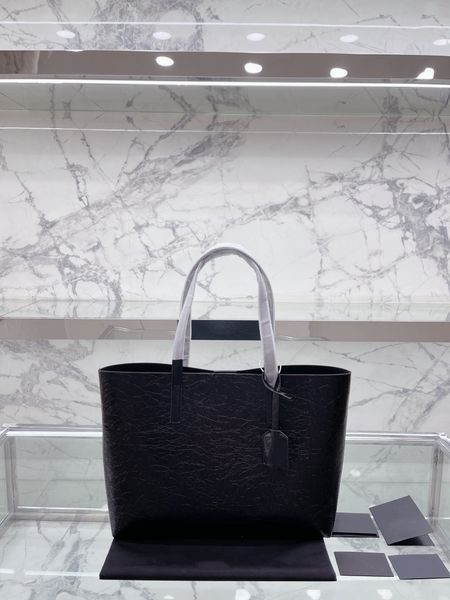 fashion shopping bag designer bag luxury handbag one shoulder messenger large capacity internal zipper pocket trend with 5a quality
fashion shopping bag designer bag luxury handbag one shoulder messenger large capacity internal zipper pocket trend with 5a quality