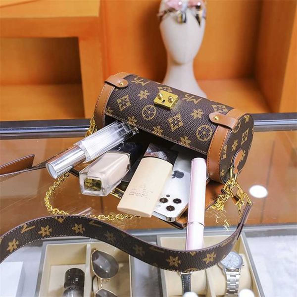 2023 bags clearance outlets new cylinder british style autumn new classic embossed fashion portable messenger bag
2023 bags clearance outlets new cylinder british style autumn new classic embossed fashion portable messenger bag