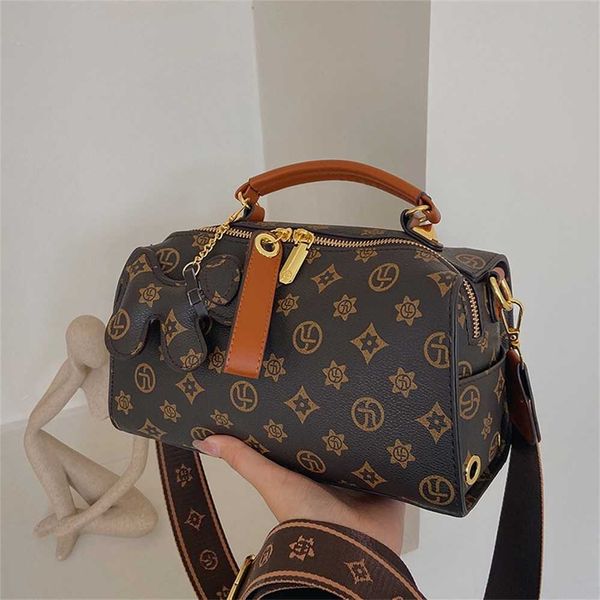 designer handbag store 60% off bags women's 2023 new printed messenger bag portable fashion ladies
designer handbag store 60% off bags women's 2023 new printed messenger bag portable fashion ladies