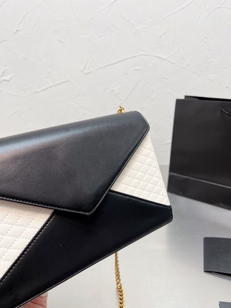 single shoulder bag handbag handbag simple black and white chain shoulder soft lambskin 5a quality
single shoulder bag handbag handbag simple black and white chain shoulder soft lambskin 5a quality