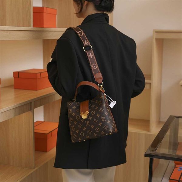 79% off bags outlet store 2023 autumn and winter new fashion women's old flower bucket bag versatile net-red large capacity single-shou
79% off bags outlet store 2023 autumn and winter new fashion women's old flower bucket bag versatile net-red large capacity single-shou