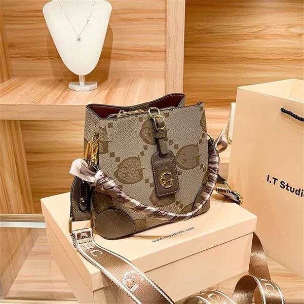 60% off handbags online usa genuine leather women's bucket autumn and winter new high-class high-capacity single-shoulder diagonal bag
60% off handbags online usa genuine leather women's bucket autumn and winter new high-class high-capacity single-shoulder diagonal bag