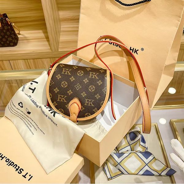 2022 cross body bag fashion letter shoulder bags women handbags purse flap saddle simple hand bag all-match crossbody wallet
2022 cross body bag fashion letter shoulder bags women handbags purse flap saddle simple hand bag all-match crossbody wallet