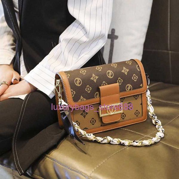 the factory sells wholesale handbags y zhuosini 2023 autumn and winter new fashion small bag women's one shoulder crossbody versatile u
the factory sells wholesale handbags y zhuosini 2023 autumn and winter new fashion small bag women's one shoulder crossbody versatile u