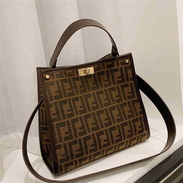 2023 handbags off s trend tote canvas fashion personality messenger printing portable shoulderi4ht bag
2023 handbags off s trend tote canvas fashion personality messenger printing portable shoulderi4ht bag