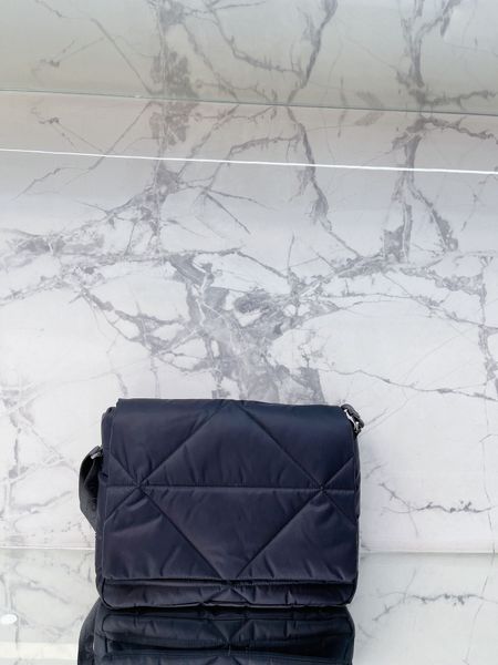 shopping bag crossbody bag messenger bag nylon lightweight carrying large capacity tote luxury shoulder bag
shopping bag crossbody bag messenger bag nylon lightweight carrying large capacity tote luxury shoulder bag
